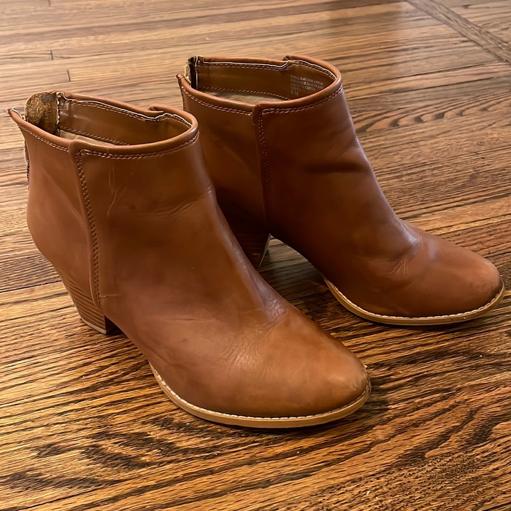 Splendid leather booties size 8